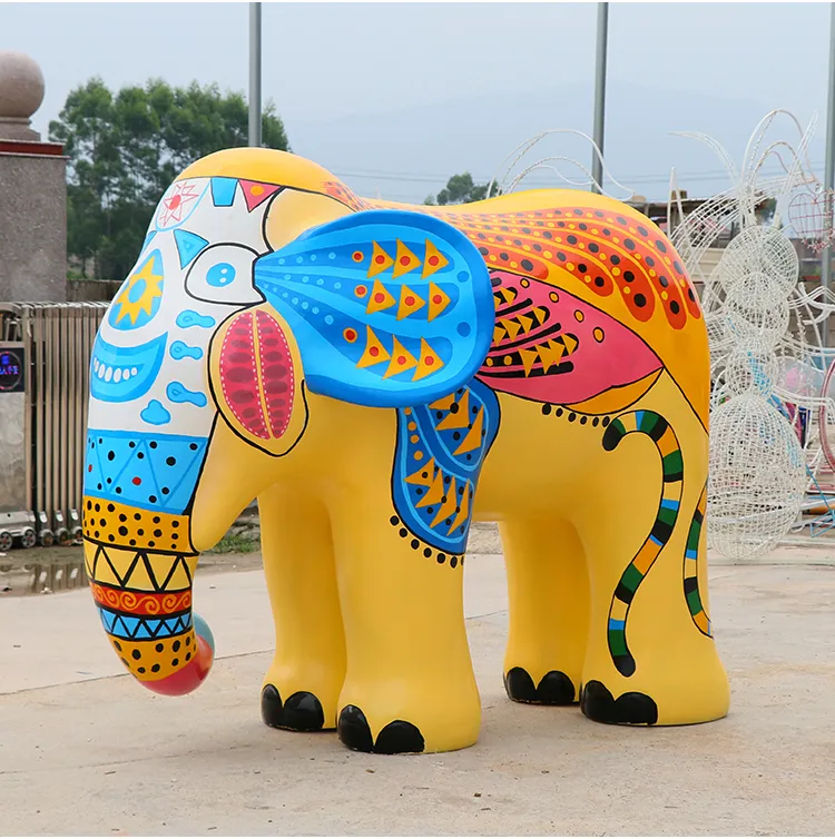 China Factory Price Lifelike Elephant Fiberglass Animal for Zoo Park Decoration