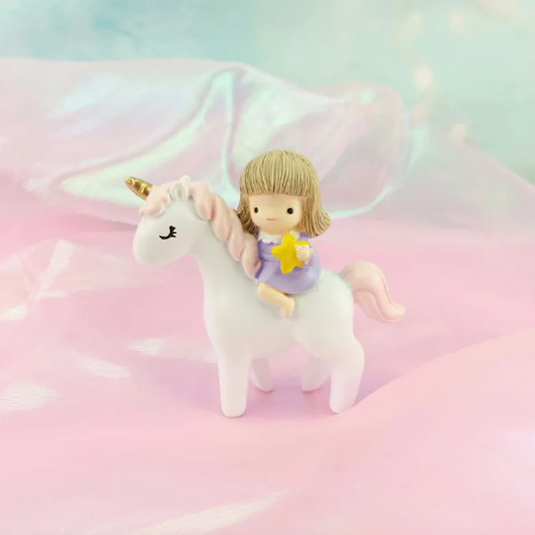 China OEM Newborn Gift Happy Birthday Resin Mini Unicorn Cake Topper