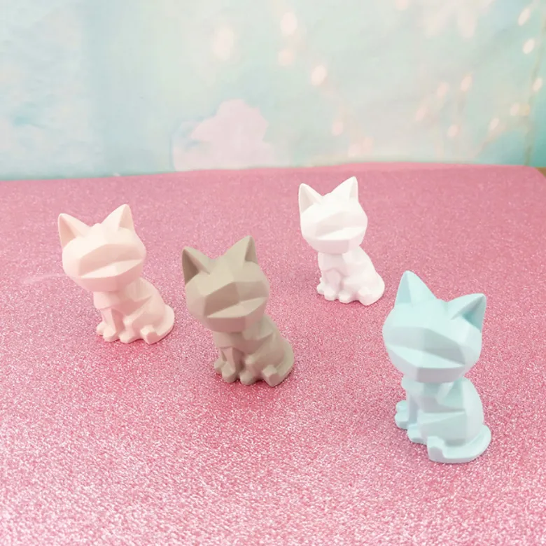 Customized Design High Geometric Cat Resin Sculpture Indoor Decorative Animal Statue