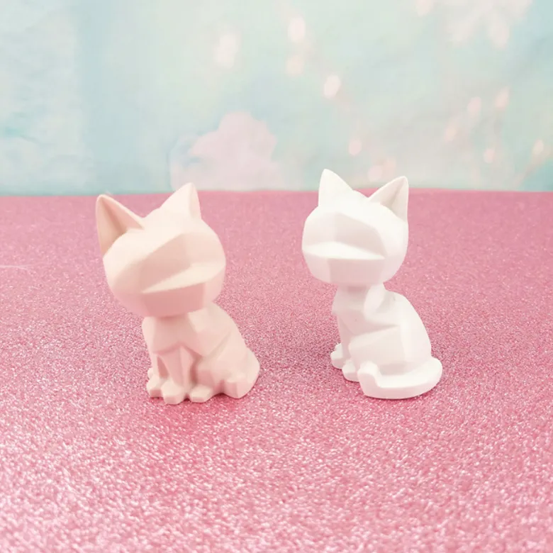 Customized Design High Geometric Cat Resin Sculpture Indoor Decorative Animal Statue