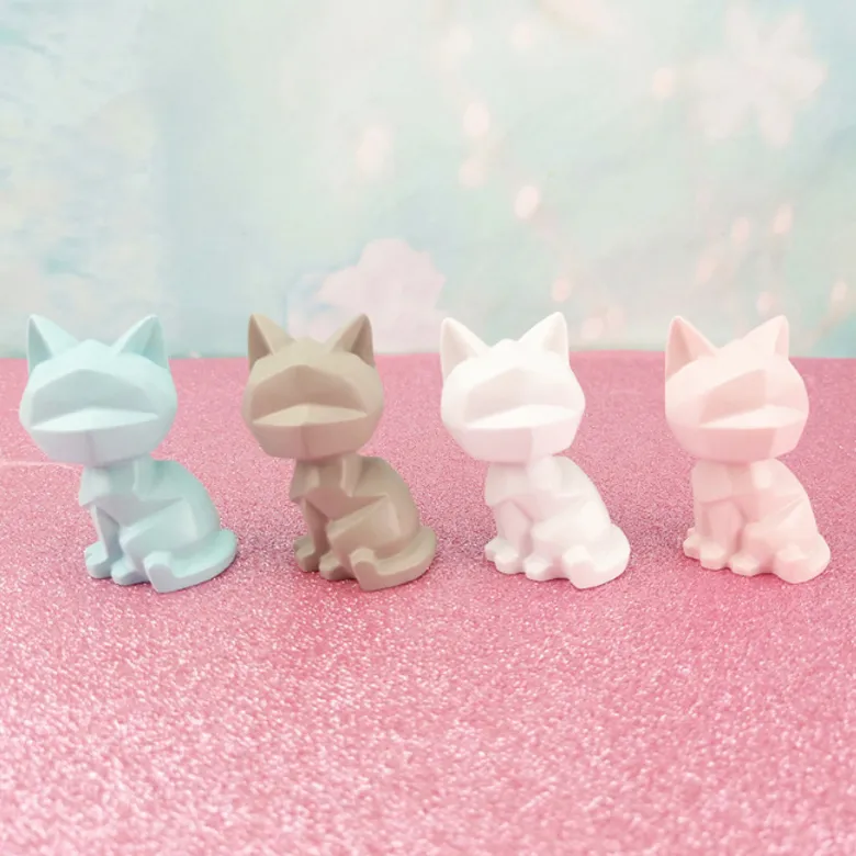 Customized Design High Geometric Cat Resin Sculpture Indoor Decorative Animal Statue