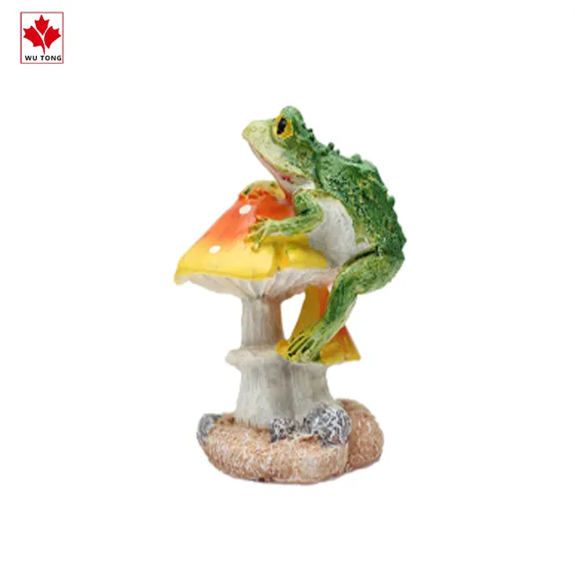 Realistic Animal Craft Resin Animals Playing on The Mushroom Figurine Garden Decor