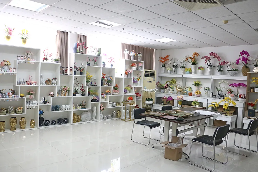 Wholesale Home Garden Decoration Gifts Resin Animal Basket Flower Pot